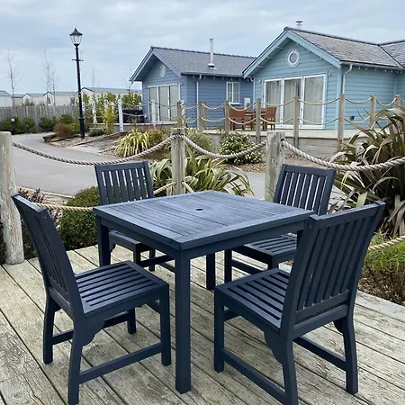 Lens Sandy Collection - Collection Of 2 And One Seaview - Part Of The The Bay Village With Pool, Gym And Direct Access, Pub, Restaurant, Tennis And Meadows Walks *