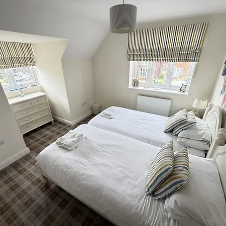 Lens Sandy Collection - Collection Of 2 And One Seaview - Part Of The The Bay Village With Pool, Gym And Direct Access, Pub, Restaurant, Tennis And Meadows Walks *