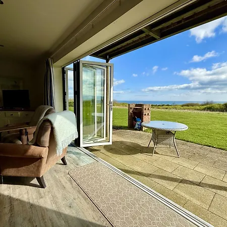 Lens Sandy Collection - Collection Of 2 And One Seaview - Part Of The The Bay Village With Pool, Gym And Direct Access, Pub, Restaurant, Tennis And Meadows Walks * Filey