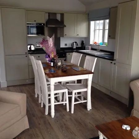 Lens Sandy Collection - Collection Of 2 And One Seaview - Part Of The The Bay Village With Pool, Gym And Direct Access, Pub, Restaurant, Tennis And Meadows Walks Holiday home