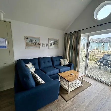 Lens Sandy Collection - Collection Of 2 And One Seaview - Part Of The The Bay Village With Pool, Gym And Direct Access, Pub, Restaurant, Tennis And Meadows Walks * Filey