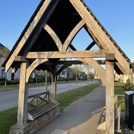 Lens Sandy Collection - Collection Of 2 And One Seaview - Part Of The The Bay Village With Pool, Gym And Direct Access, Pub, Restaurant, Tennis And Meadows Walks Holiday home Filey