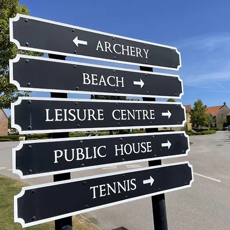 Lens Sandy Collection - Collection Of 2 And One Seaview - Part Of The The Bay Village With Pool, Gym And Direct Access, Pub, Restaurant, Tennis And Meadows Walks Holiday home