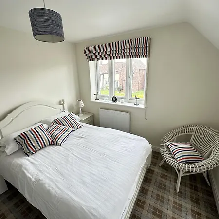 Lens Sandy Collection - Collection Of 2 And One Seaview - Part Of The The Bay Village With Pool, Gym And Direct Access, Pub, Restaurant, Tennis And Meadows Walks Vakantiehuis *