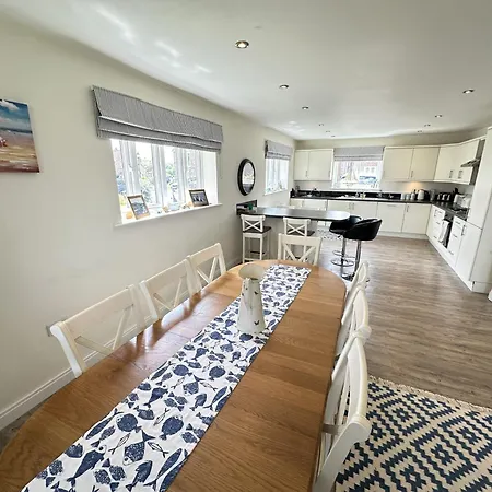 Lens Sandy Collection - Collection Of 2 And One Seaview - Part Of The The Bay Village With Pool, Gym And Direct Access, Pub, Restaurant, Tennis And Meadows Walks *