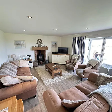 Lens Sandy Collection - Collection Of 2 And One Seaview - Part Of The The Bay Village With Pool, Gym And Direct Access, Pub, Restaurant, Tennis And Meadows Walks