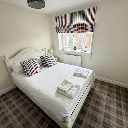 Lens Sandy Collection - Collection Of 2 And One Seaview - Part Of The The Bay Village With Pool, Gym And Direct Access, Pub, Restaurant, Tennis And Meadows Walks Holiday home
