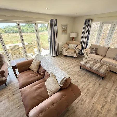 Holiday home Lens Sandy Collection - Collection Of 2 And One Seaview - Part Of The The Bay Village With Pool, Gym And Direct Access, Pub, Restaurant, Tennis And Meadows Walks Filey