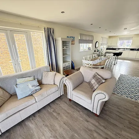 Vakantiehuis Lens Sandy Collection - Collection Of 2 And One Seaview - Part Of The The Bay Village With Pool, Gym And Direct Access, Pub, Restaurant, Tennis And Meadows Walks