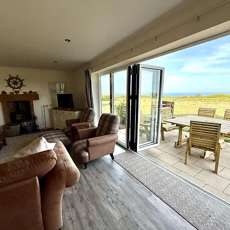 Lens Sandy Collection - Collection Of 2 And One Seaview - Part Of The The Bay Village With Pool, Gym And Direct Access, Pub, Restaurant, Tennis And Meadows Walks Filey