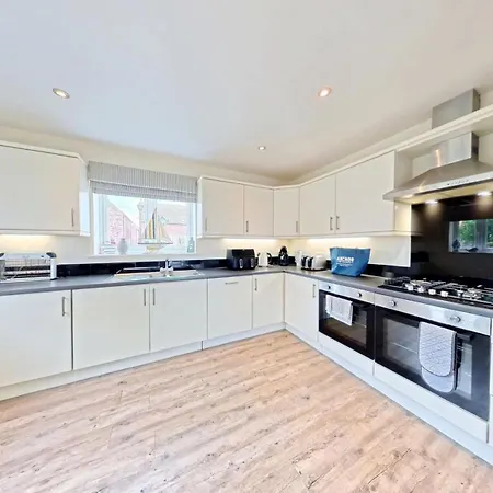 Lens Sandy Collection - Collection Of 2 And One Seaview - Part Of The The Bay Village With Pool, Gym And Direct Access, Pub, Restaurant, Tennis And Meadows Walks Holiday home *
