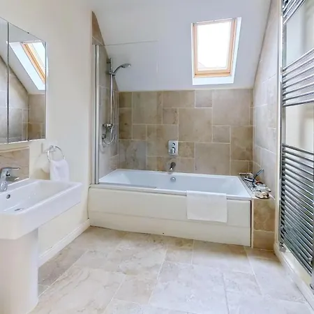 Lens Sandy Collection - Collection Of 2 And One Seaview - Part Of The The Bay Village With Pool, Gym And Direct Access, Pub, Restaurant, Tennis And Meadows Walks Holiday home *
