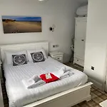 Lens Sandy Collection - Collection Of 2 And One Seaview - Part Of The The Bay Village With Pool, Gym And Direct Access, Pub, Restaurant, Tennis And Meadows Walks