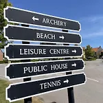 Lens Sandy Collection - Collection Of 2 And One Seaview - Part Of The The Bay Village With Pool, Gym And Direct Access, Pub, Restaurant, Tennis And Meadows Walks Feriehus