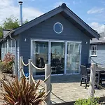 Feriehus Lens Sandy Collection - Collection Of 2 And One Seaview - Part Of The The Bay Village With Pool, Gym And Direct Access, Pub, Restaurant, Tennis And Meadows Walks
