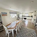 Lens Sandy Collection - Collection Of 2 And One Seaview - Part Of The The Bay Village With Pool, Gym And Direct Access, Pub, Restaurant, Tennis And Meadows Walks * Filey