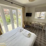 Lens Sandy Collection - Collection Of 2 And One Seaview - Part Of The The Bay Village With Pool, Gym And Direct Access, Pub, Restaurant, Tennis And Meadows Walks Feriehus *