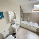 Lens Sandy Collection - Collection Of 2 And One Seaview - Part Of The The Bay Village With Pool, Gym And Direct Access, Pub, Restaurant, Tennis And Meadows Walks Feriehus Filey