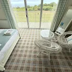 Feriehus Lens Sandy Collection - Collection Of 2 And One Seaview - Part Of The The Bay Village With Pool, Gym And Direct Access, Pub, Restaurant, Tennis And Meadows Walks